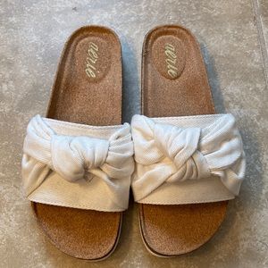 Aerie Twist Slides